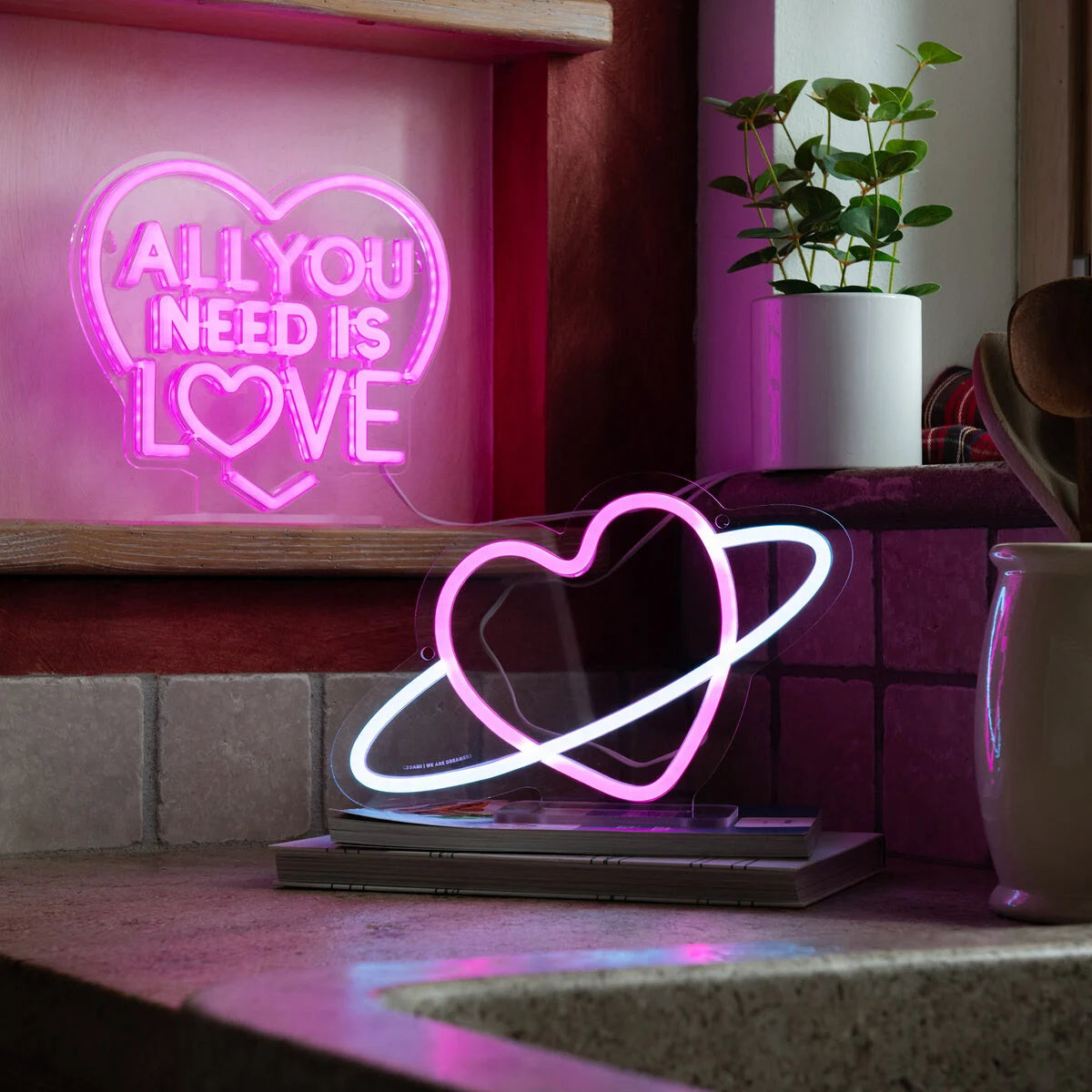 Legami Milano - Lampada Led Effetto Neon - All You Need is Love - It's a Sign